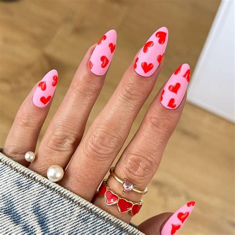 heart on acrylic nails